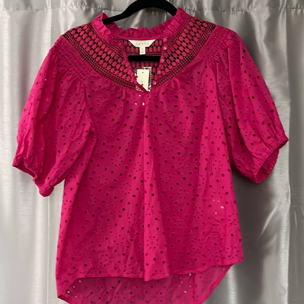 Adiva fushia top medium eyelet with crochet near neck and balloon short sleeves